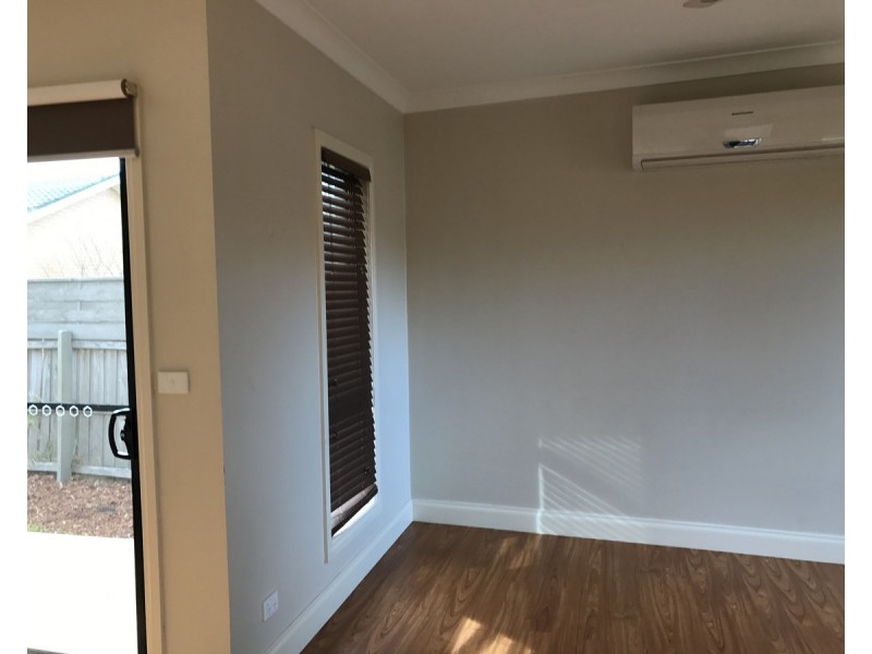 2/21 Old Geelong Road Street, Laverton VIC 3028