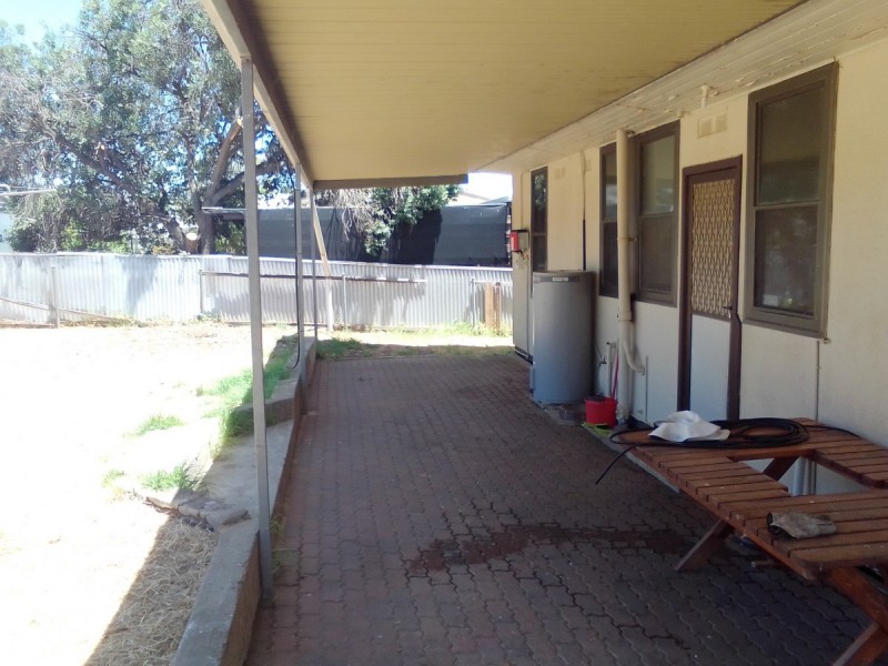 16 Amber Avenue, Clearview SA 5085