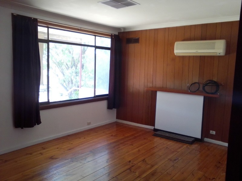 16 Amber Avenue, Clearview SA 5085