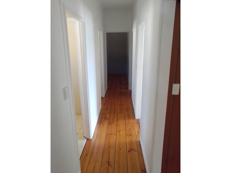 16 Amber Avenue, Clearview SA 5085