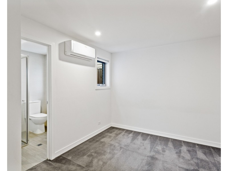 2/4 Fitzgerald Road, Essendon VIC 3040