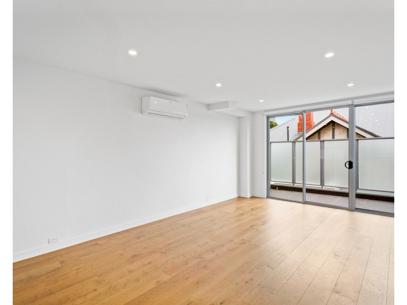2/4 Fitzgerald Road, Essendon VIC 3040