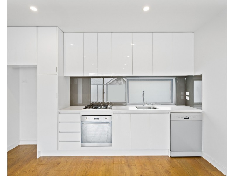 2/4 Fitzgerald Road, Essendon VIC 3040