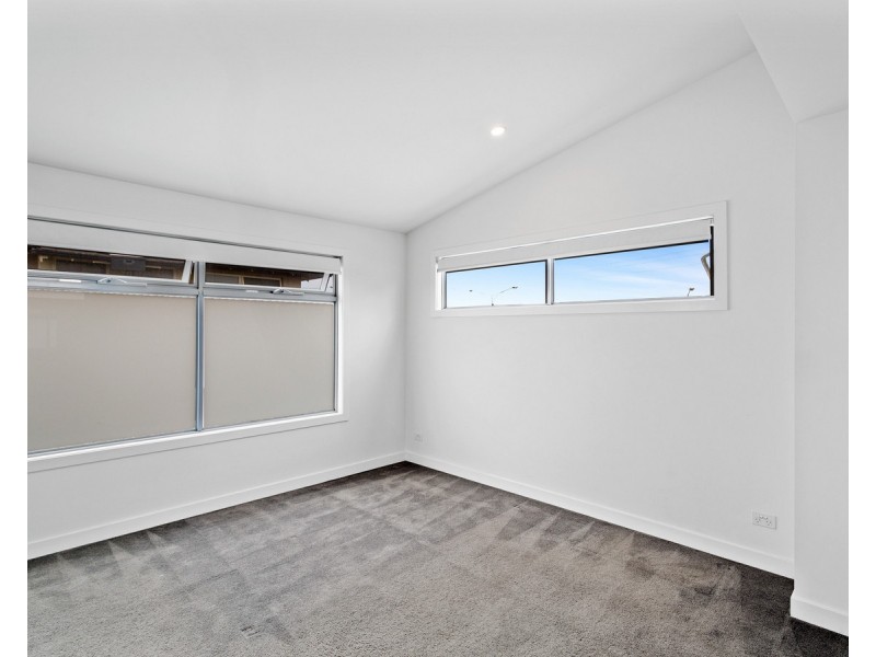 2/4 Fitzgerald Road, Essendon VIC 3040