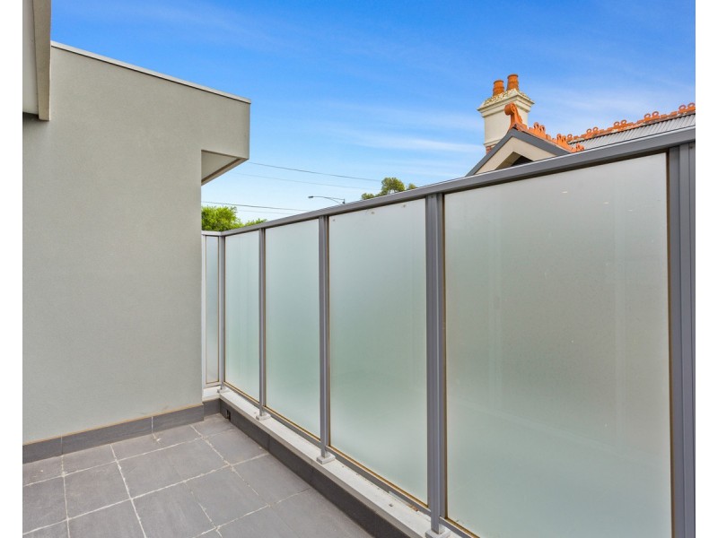 2/4 Fitzgerald Road, Essendon VIC 3040
