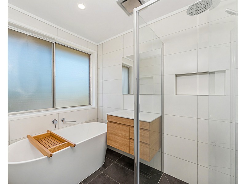 10 Binowee Avenue, Yallambie VIC 3085