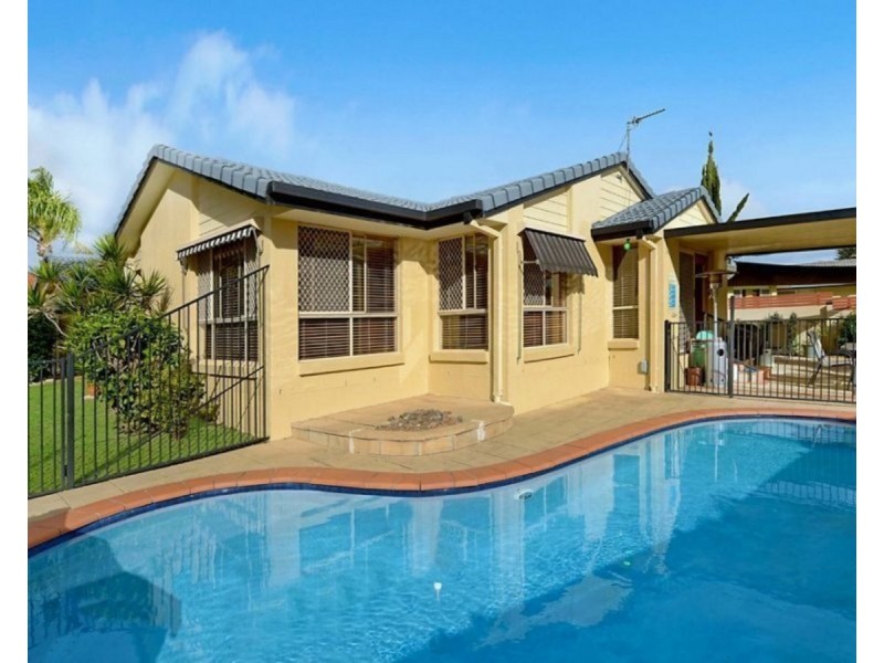 46 Santa Cruz Boulevard, Clear Island Waters QLD 4226