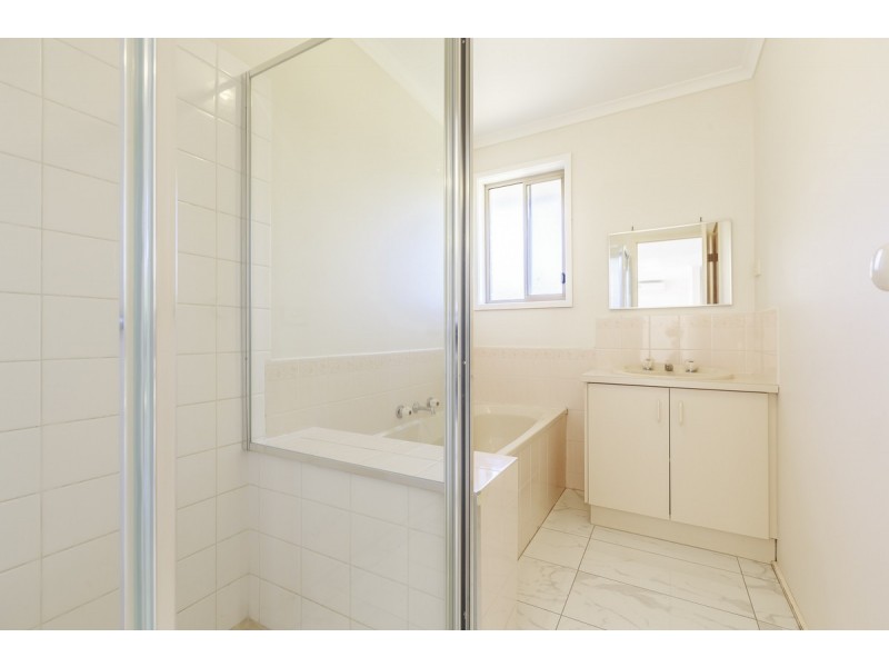 8 Custer Grove, Bayswater VIC 3153