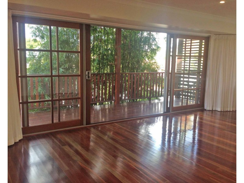 2/17 Newcastle Street, Fairfield QLD 4103