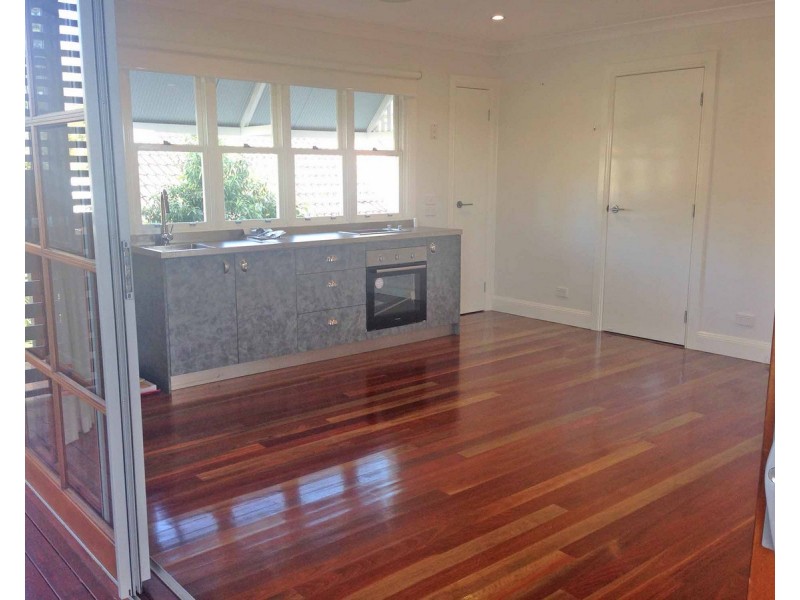 2/17 Newcastle Street, Fairfield QLD 4103