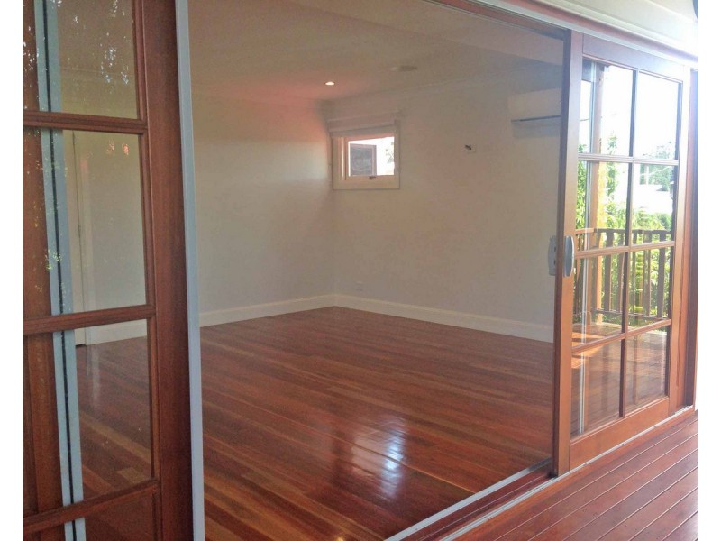 2/17 Newcastle Street, Fairfield QLD 4103