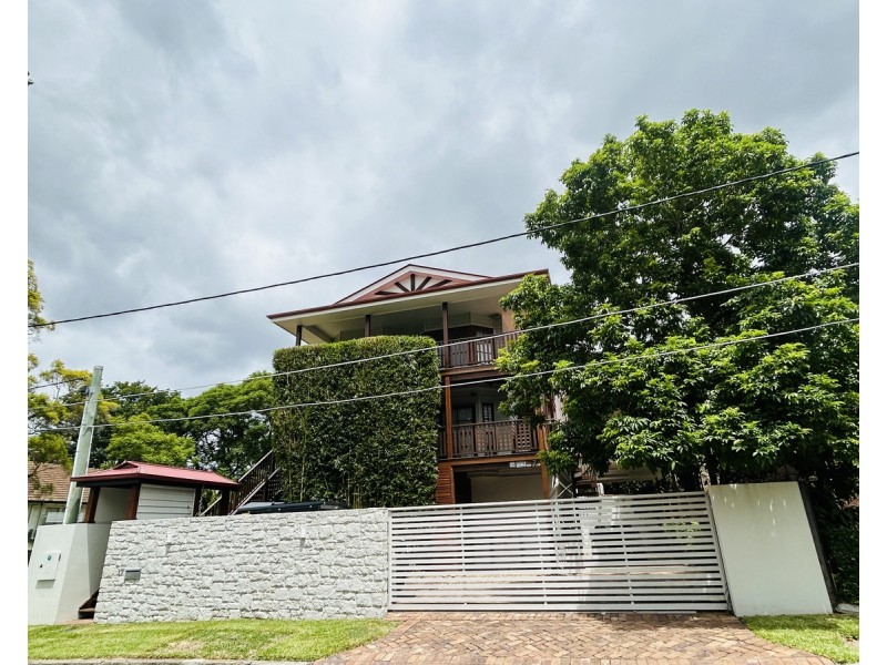 2/17 Newcastle Street, Fairfield QLD 4103