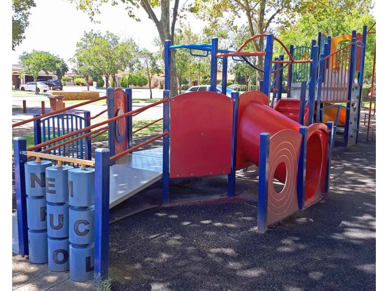 15 Kingsland Loop, Canning Vale WA 6155