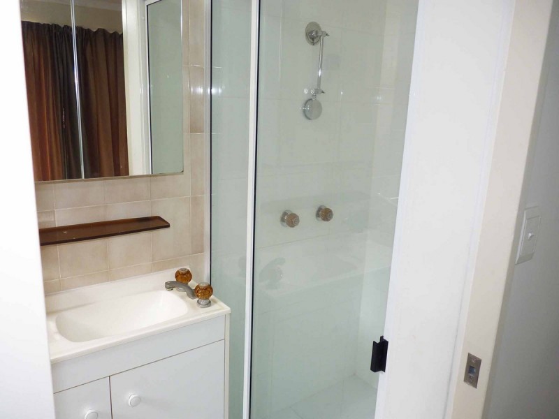 2/32 Navy Street, Holland Park West QLD 4121