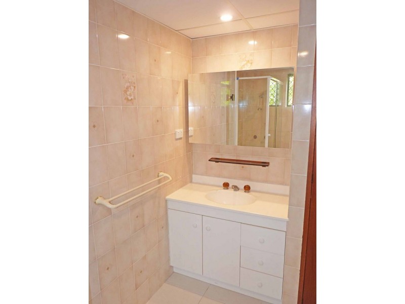 2/32 Navy Street, Holland Park West QLD 4121