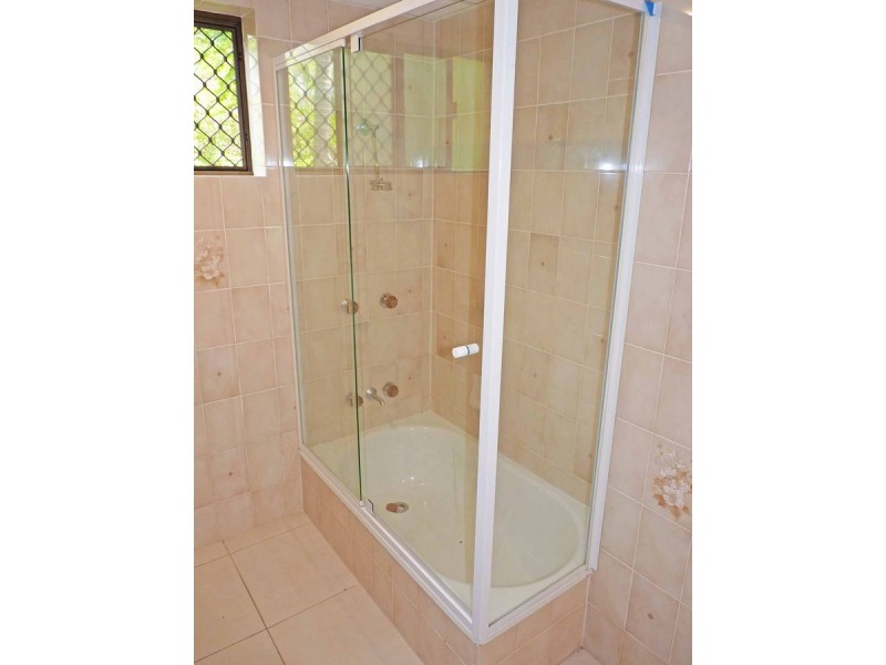 2/32 Navy Street, Holland Park West QLD 4121