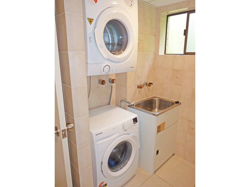 2/32 Navy Street, Holland Park West QLD 4121