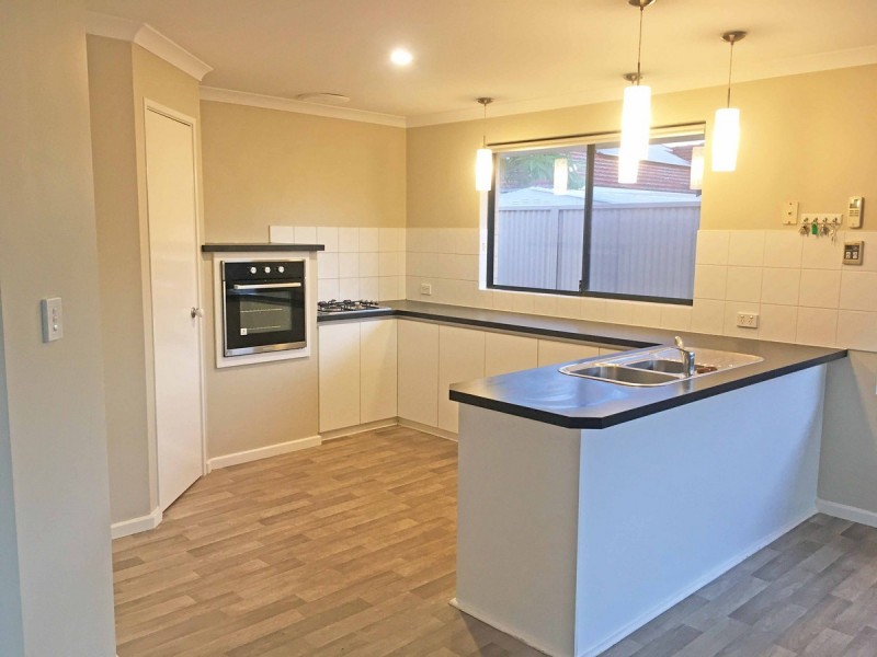 4 Napoleon Way, Bertram WA 6167