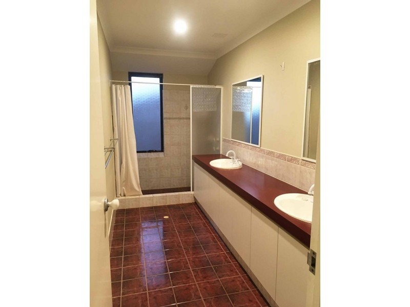 4 Napoleon Way, Bertram WA 6167