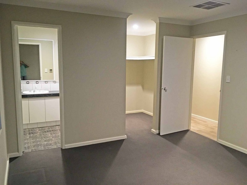 4 Napoleon Way, Bertram WA 6167