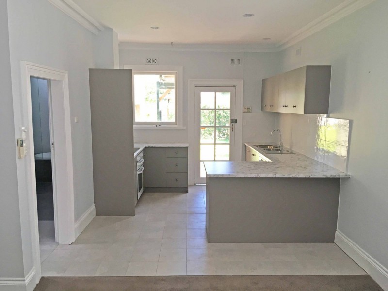 18 Sixth Avenue, St Peters SA 5069