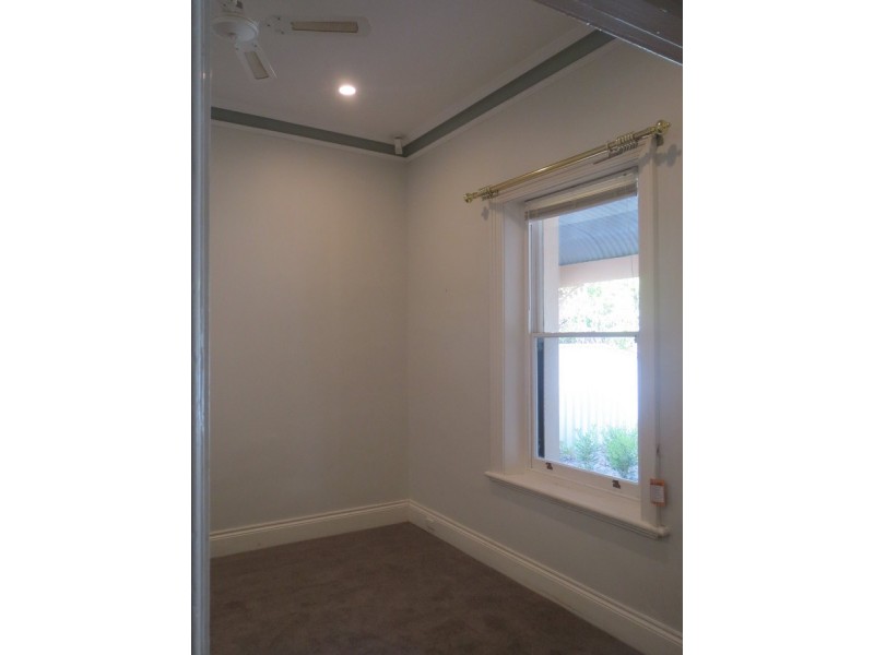 18 Sixth Avenue, St Peters SA 5069