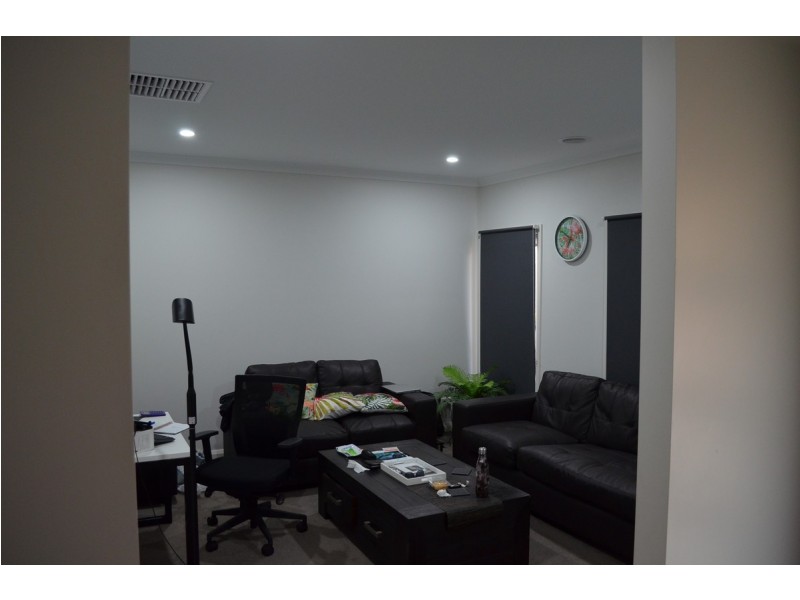 8 Scottsmith Crescent, Truganina VIC 3029