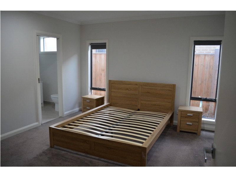 8 Scottsmith Crescent, Truganina VIC 3029