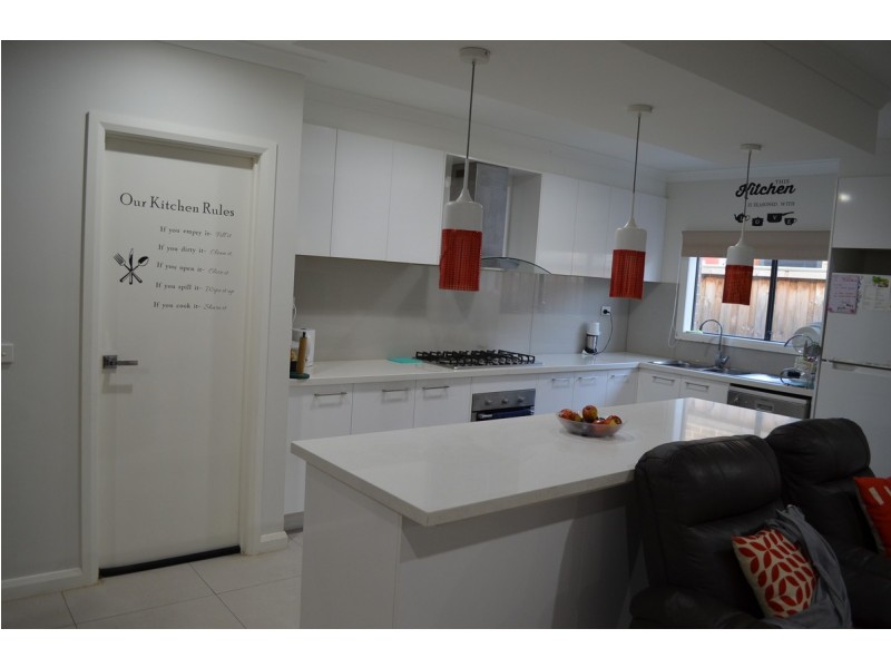 8 Scottsmith Crescent, Truganina VIC 3029