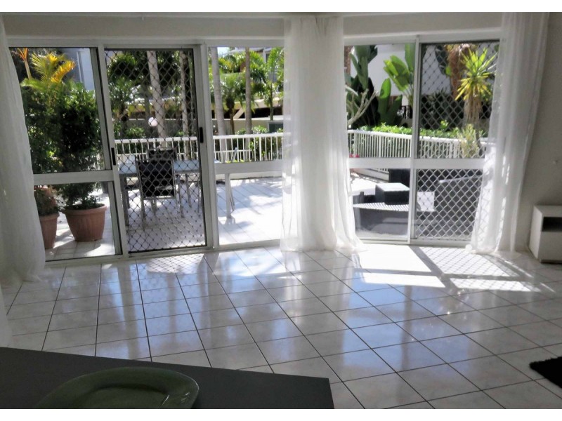 . Seagull Avenue, Mermaid Beach QLD 4218
