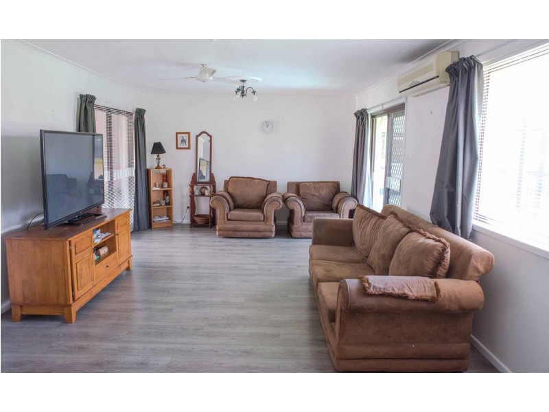 18 Westmoreland Boulevard, Springwood QLD 4127