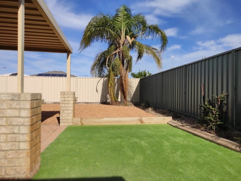125 Hamelin Drive, Ballajura WA 6066