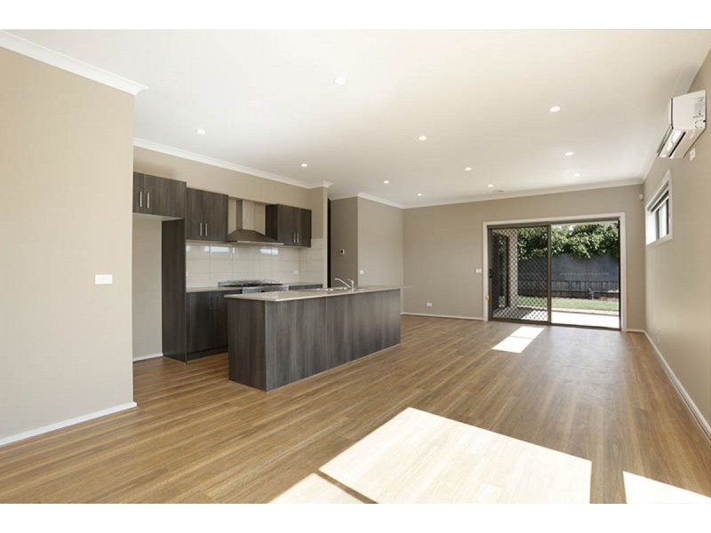 9 Erne Mews, Melton South VIC 3338