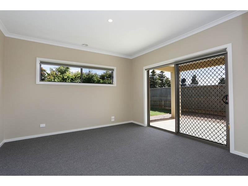 9 Erne Mews, Melton South VIC 3338