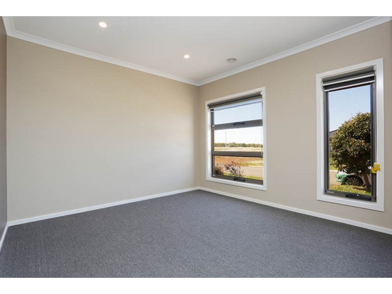 9 Erne Mews, Melton South VIC 3338