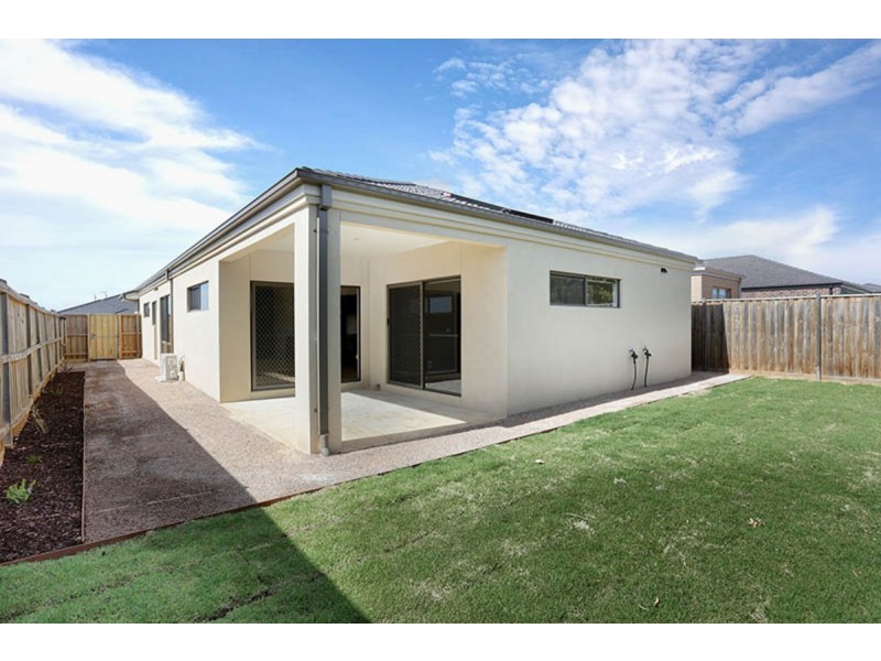 9 Erne Mews, Melton South VIC 3338