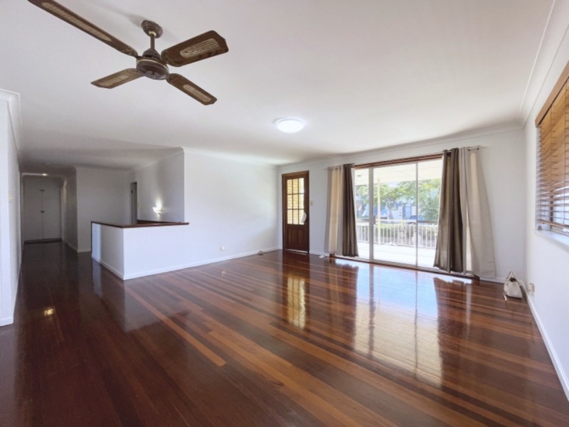 8 Lorinya Street, Mansfield QLD 4122