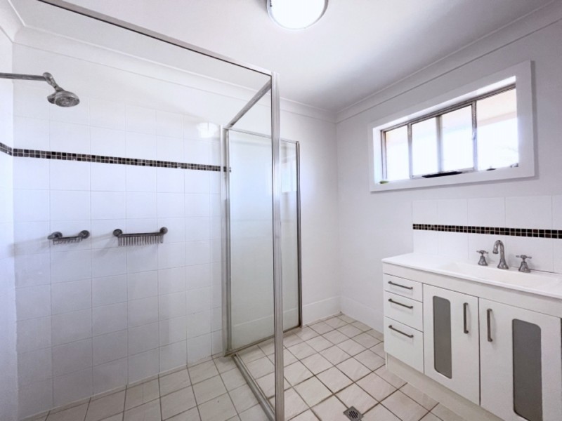 8 Lorinya Street, Mansfield QLD 4122