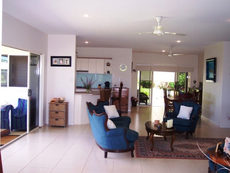 4 Palmetto Street, Palm Cove QLD 4879