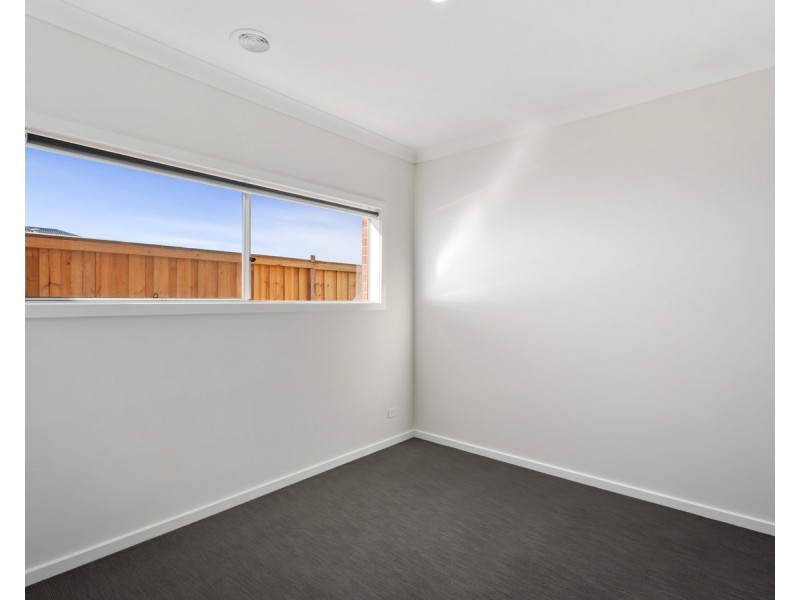 37 Honeydew Way, Rockbank VIC 3335