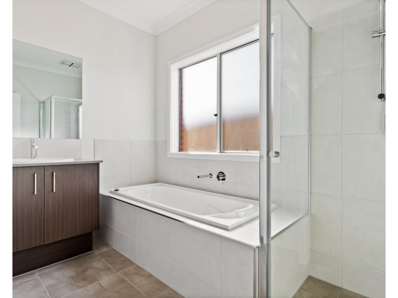 37 Honeydew Way, Rockbank VIC 3335