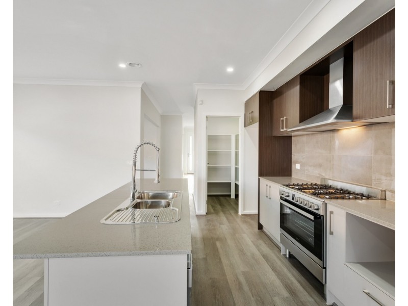 37 Honeydew Way, Rockbank VIC 3335