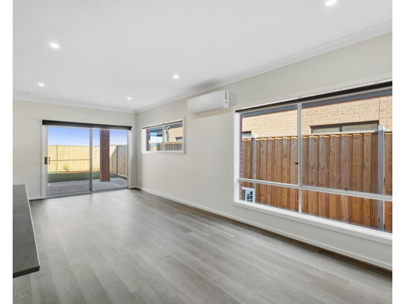 37 Honeydew Way, Rockbank VIC 3335