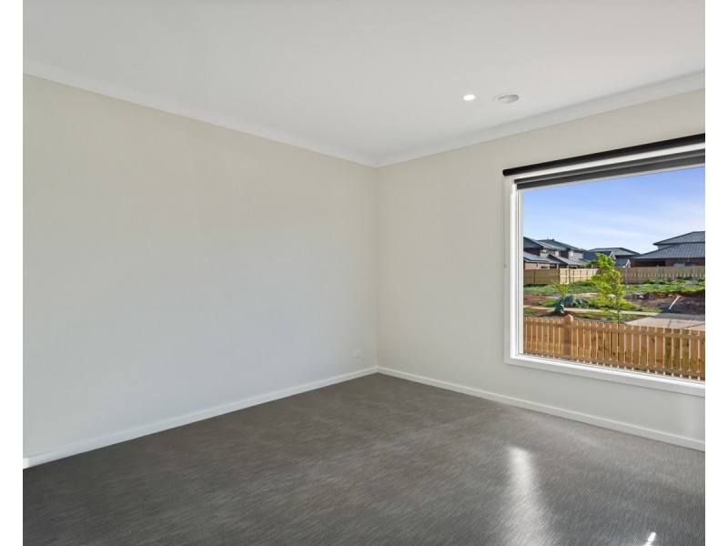 37 Honeydew Way, Rockbank VIC 3335