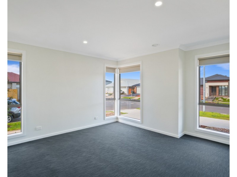 10 Chapelton Way, Werribee VIC 3030