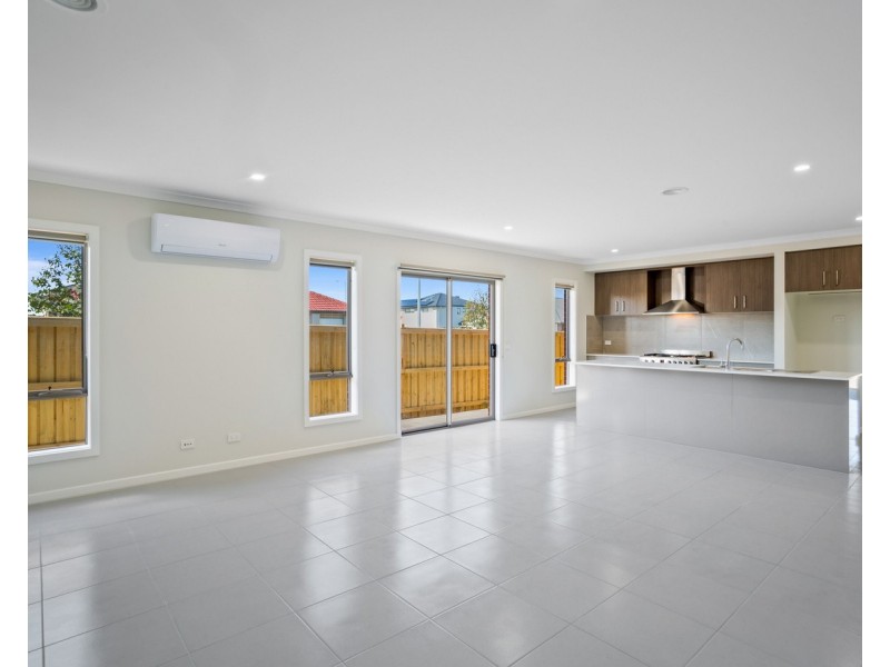 10 Chapelton Way, Werribee VIC 3030