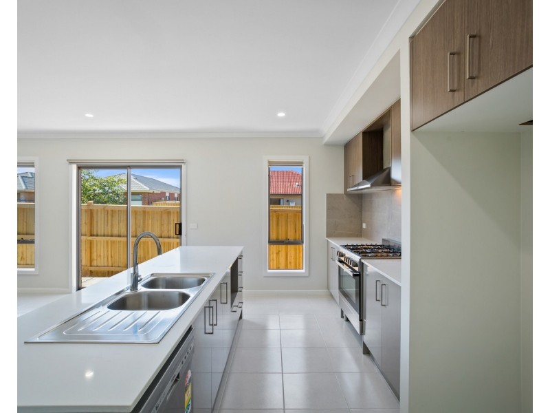 10 Chapelton Way, Werribee VIC 3030