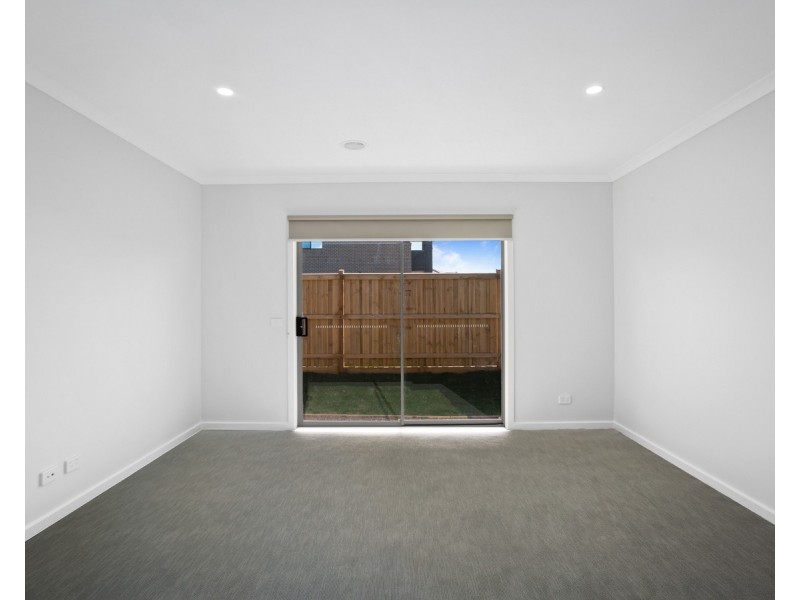 10 Chapelton Way, Werribee VIC 3030