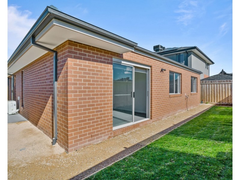 10 Chapelton Way, Werribee VIC 3030