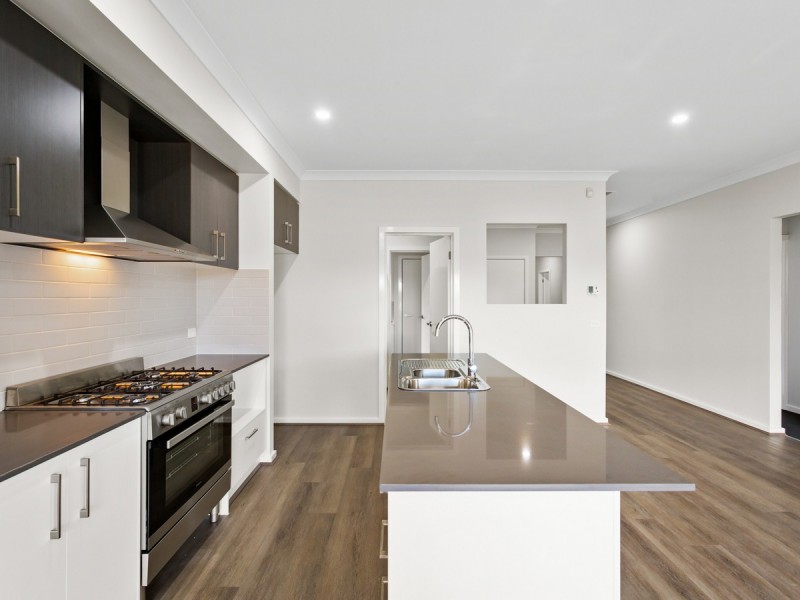 31 Vautier Avenue, Mickleham VIC 3064